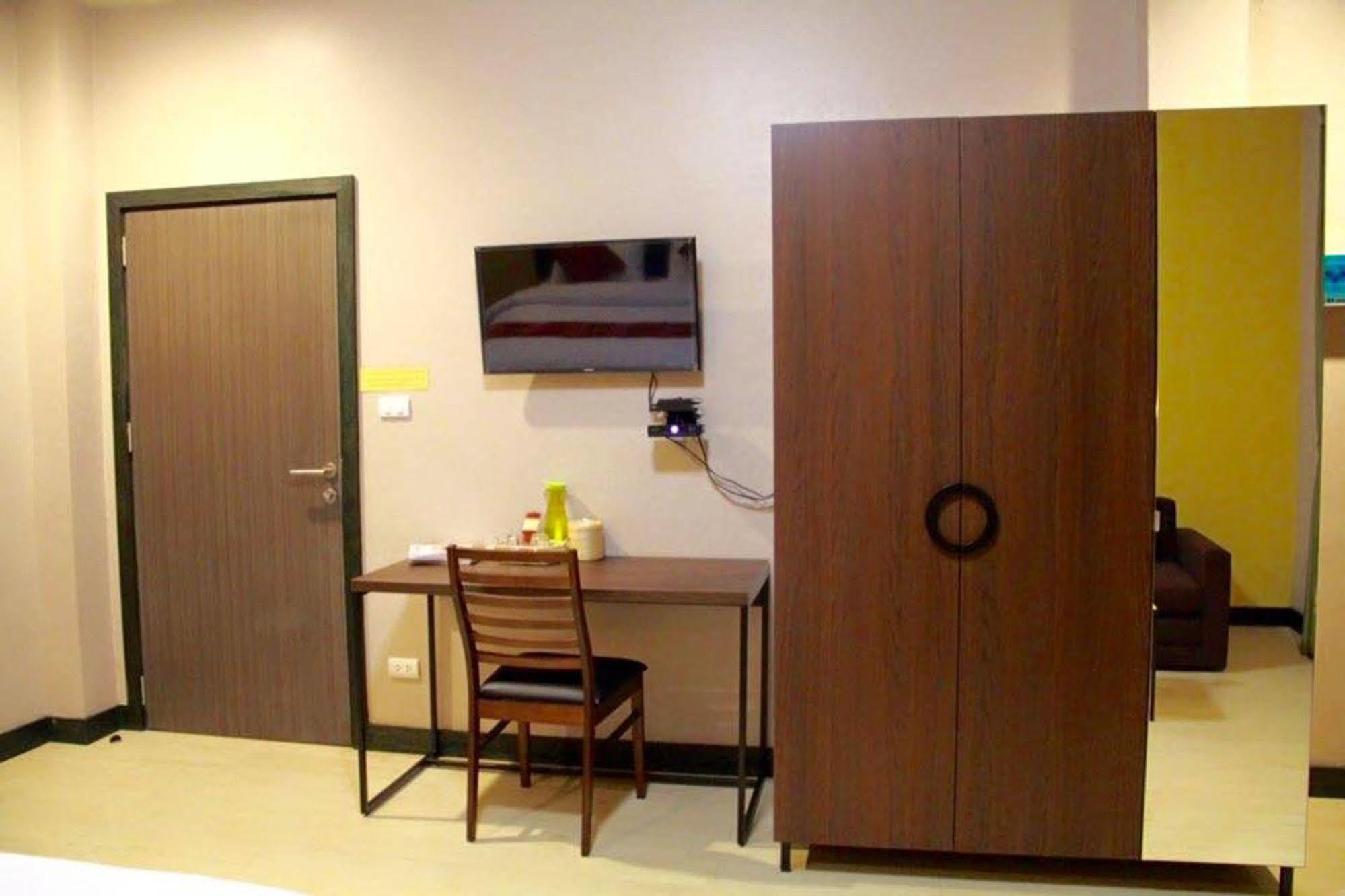 Mulberry House Hotel Pak Thong Chai Exterior photo
